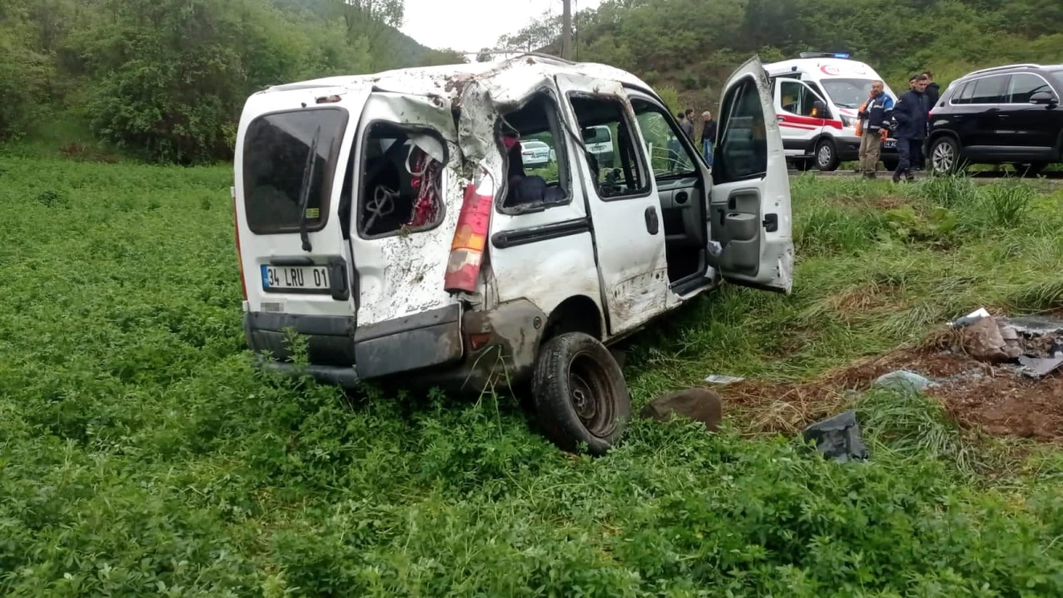 Bolu’da yağmur nedeniyle kaza: 3 kişi yaralanmadan kurtuldu