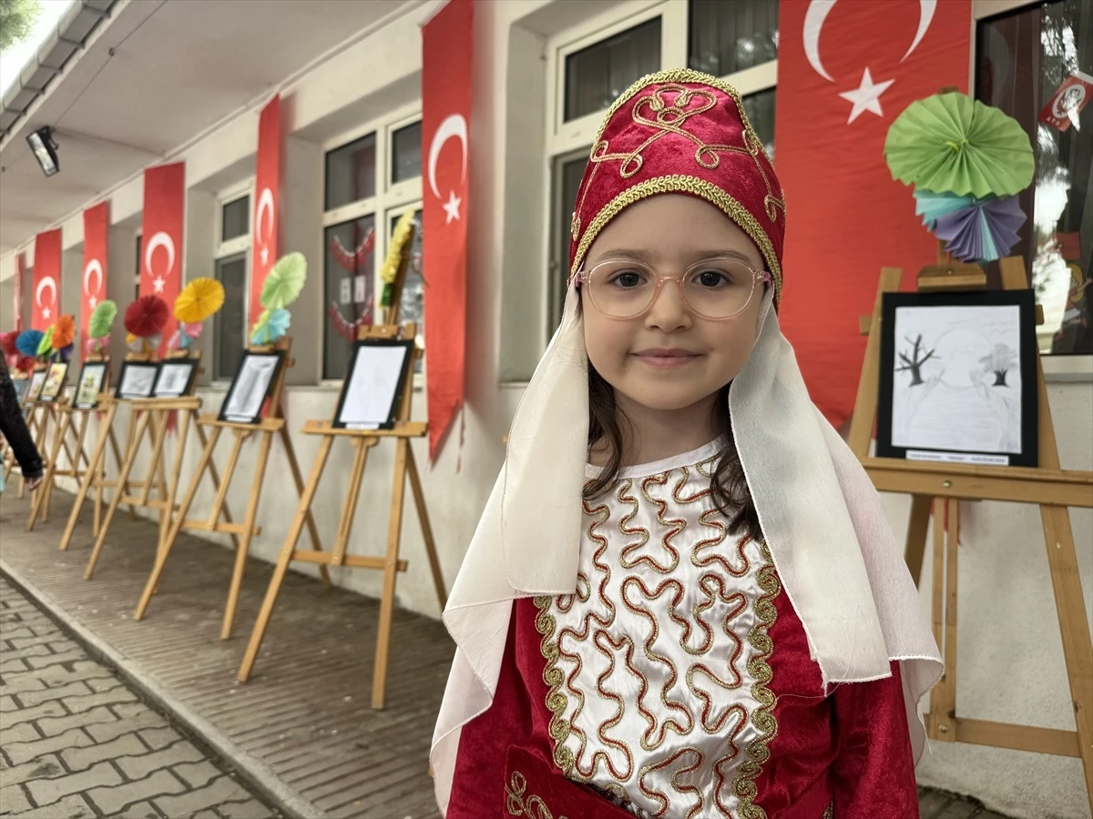 Tekirdağ'da 6 yaşındaki İnci Yılmaz resim sergisi açtı