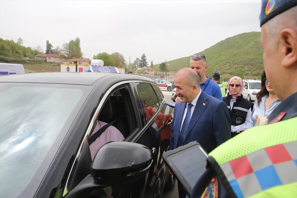 Huzur Şehri Tokat Projesi kapsamında trafik kurallarına uyan sürücülere teşekkür