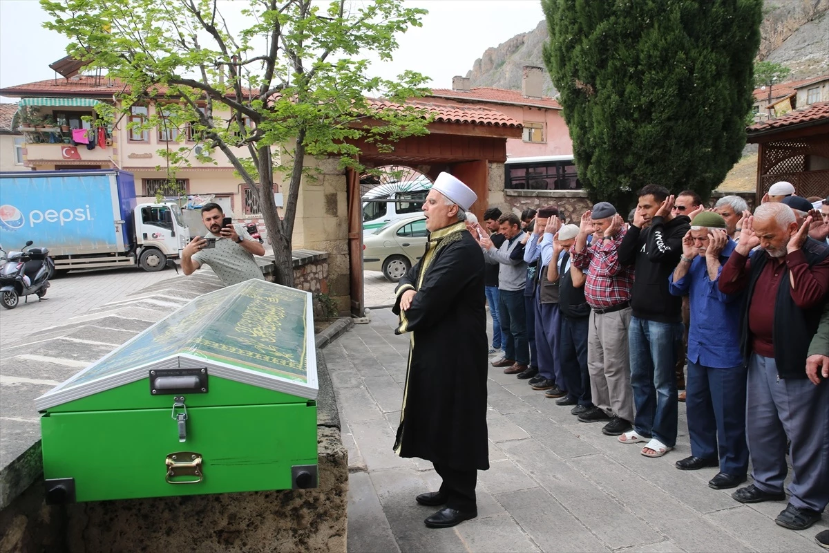 Tokat’ta Okul Servisinin Çarptığı Çocuğun Cenazesi Toprağa Verildi