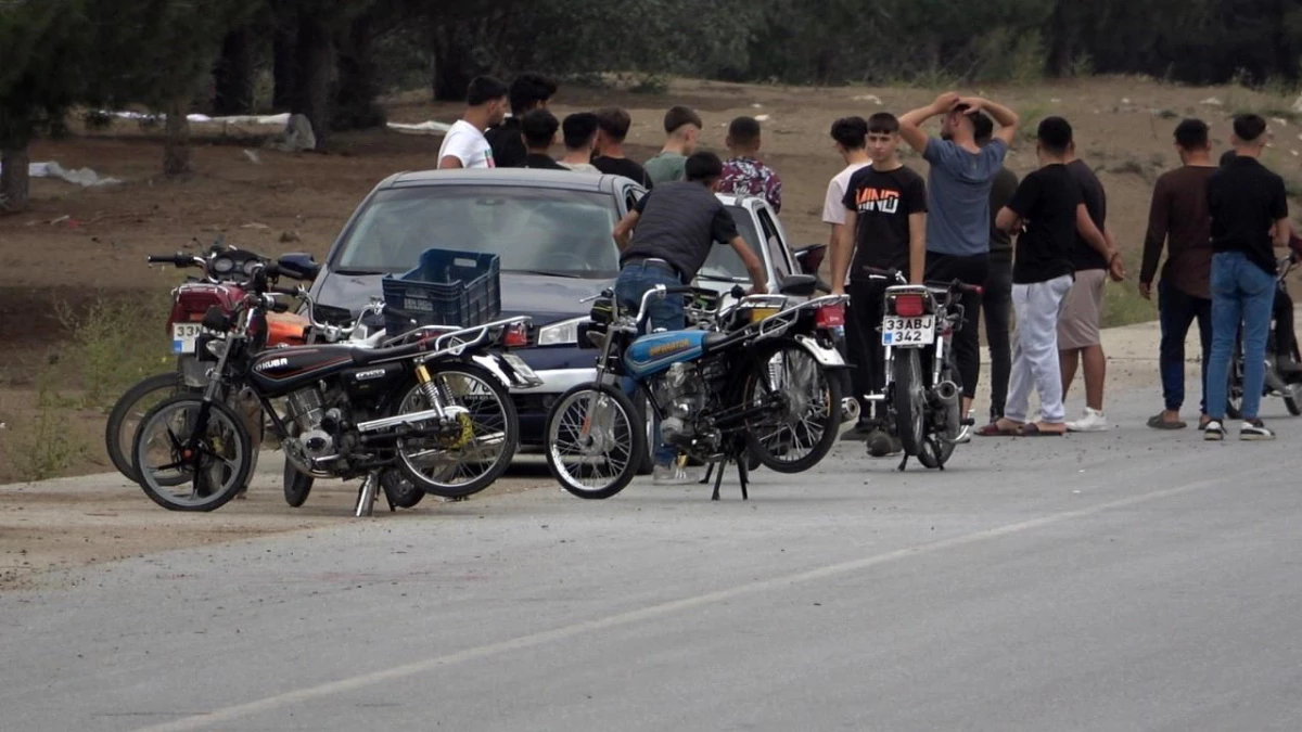 Mersin’deki trafiğe kapalı yol motosiklet tutkunlarının yarış pistine dönüştü