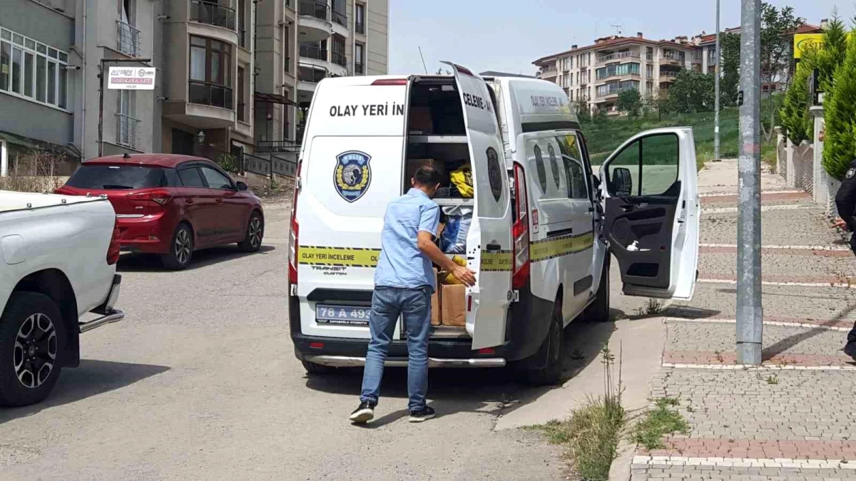 Karabük'te Uzman Çavuş Cam Temizliği Sırasında Düşerek Yaralandı