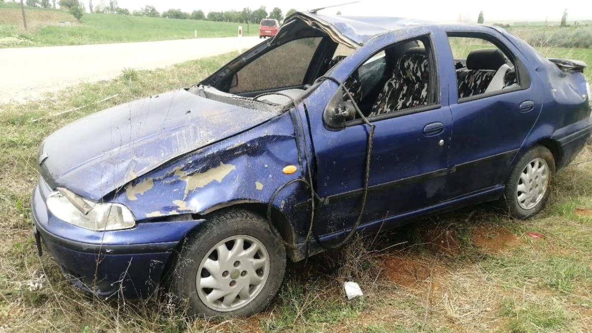 Isparta'da otomobil takla attı: Anne ve kızı yaralandı