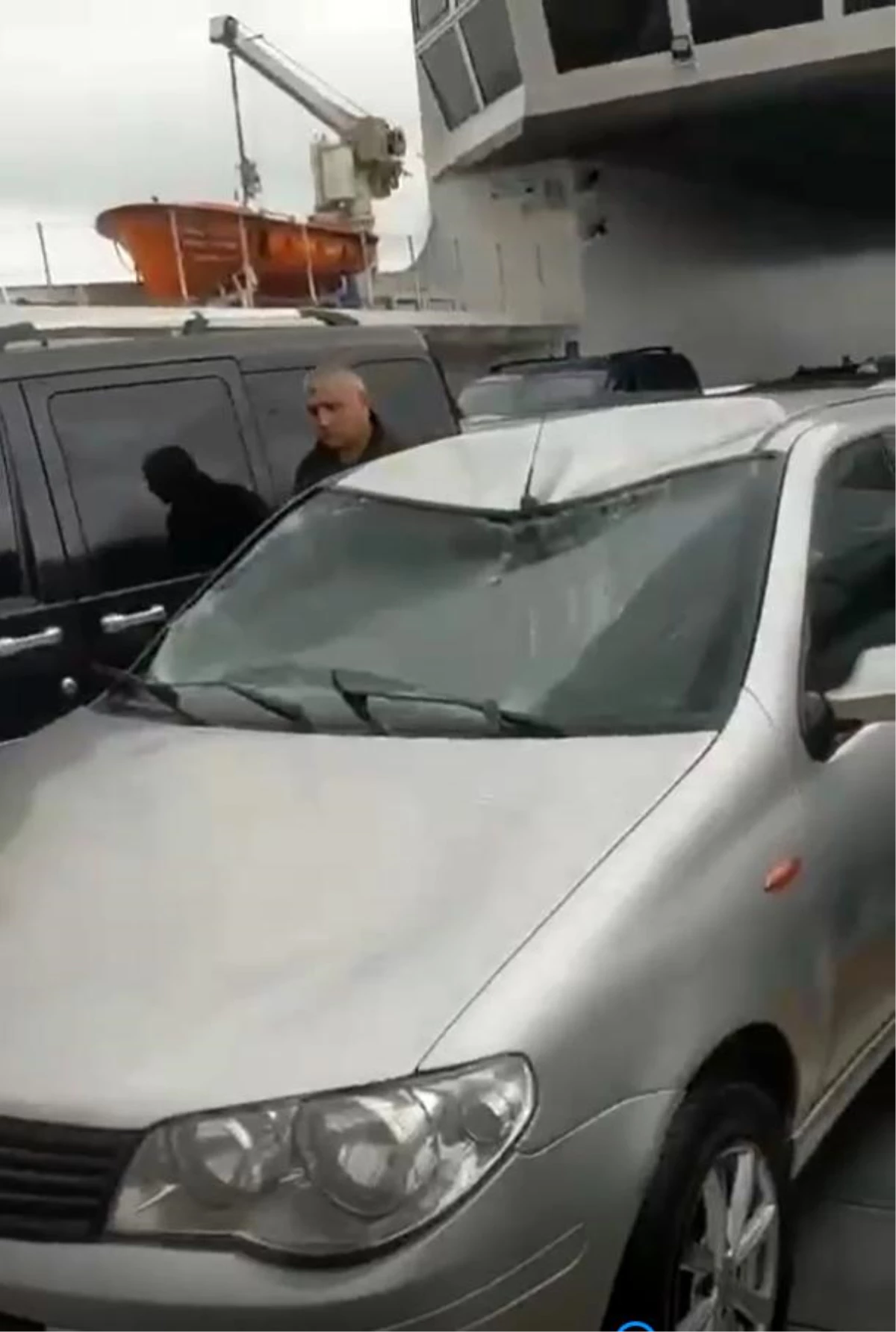 Marmara Denizi’nde Fırtına: Yalova-Yenikapı Feribotunda Araçlar Hasar Aldı
