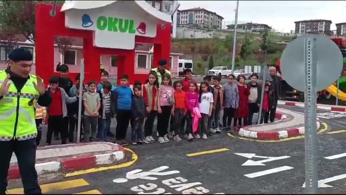 Yozgat’ta Minik Öğrencilere Trafik Eğitimi
