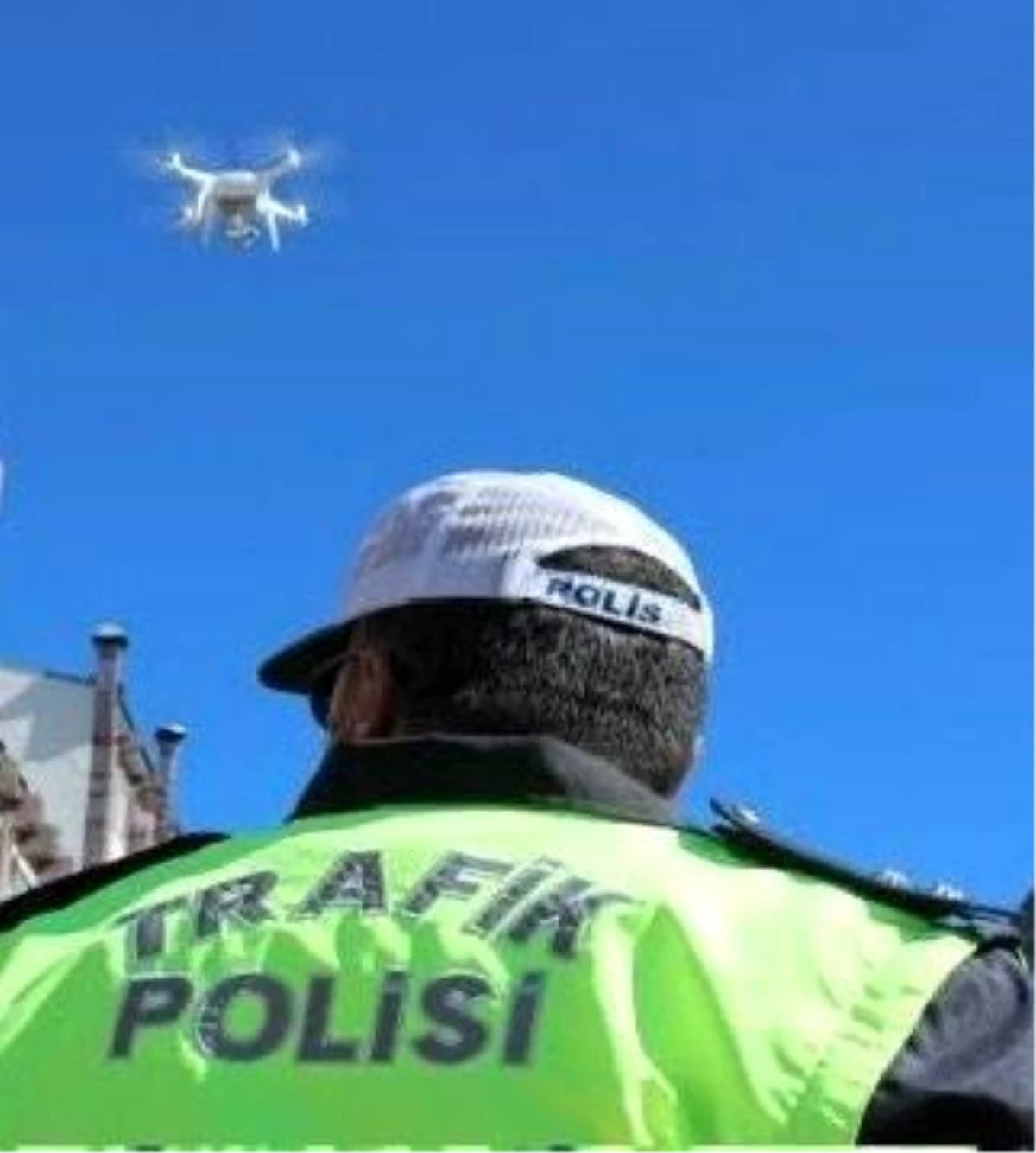 Bilecik'te Drone ile Yapılan Trafik Denetimlerinde 22 Araç Sürücüsüne Toplam 30 Bin 684 TL Trafik İdari Para Cezası Uygulandı
