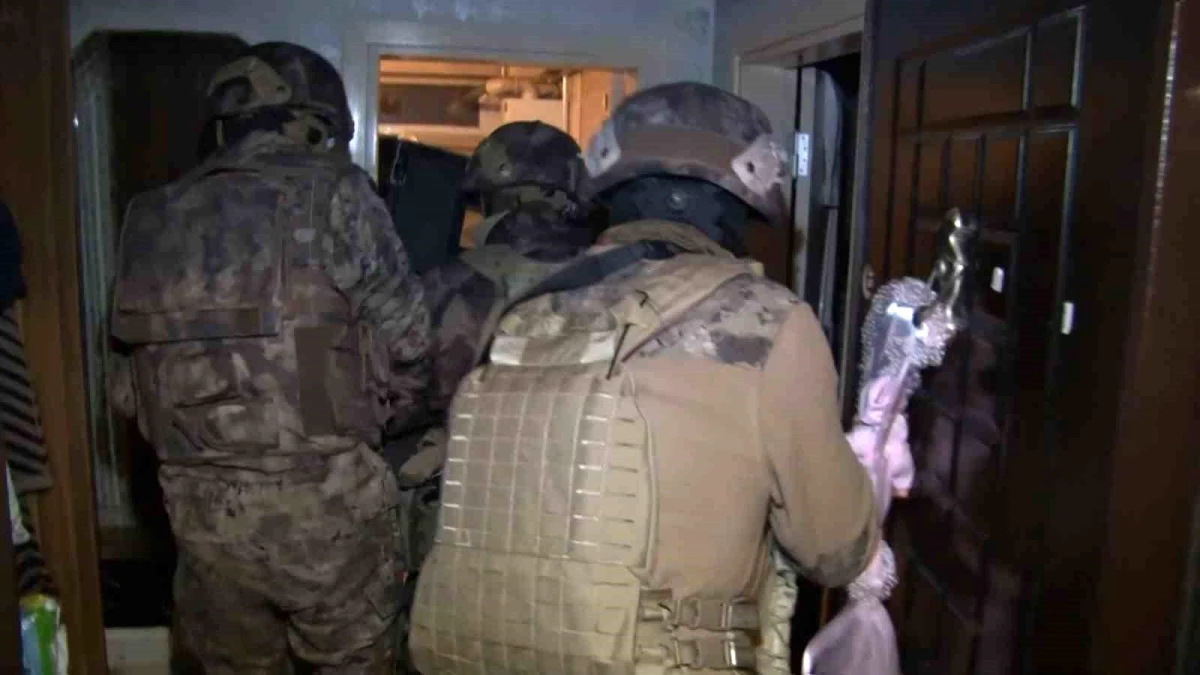 Kocaeli'de Göçmen Kaçakçılarına Operasyon: 21 Şüpheli ve 23 Düzensiz Göçmen Yakalandı