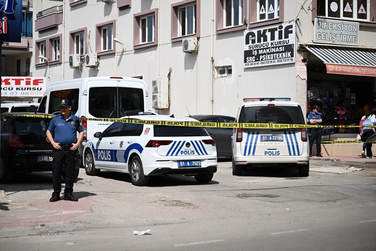 Adana’da İş Yerine Silahlı Saldırı: Araçtan Geçen Kadın Hayatını Kaybetti