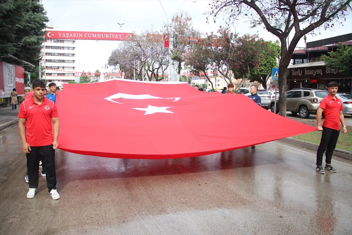 Adana ve Hatay’da Gençlik Haftası etkinlikleri kapsamında yürüyüş düzenlendi