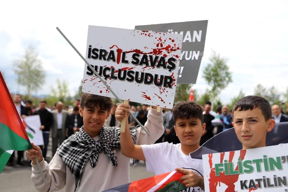AİÇÜ, İsrail'in Gazze'ye yönelik saldırılarını protesto etti
