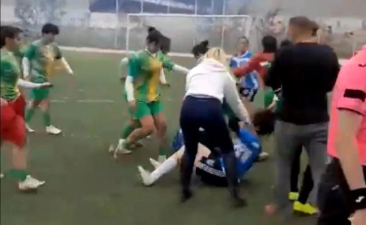 Kadın Futbol Maçında Kavga Çıktı