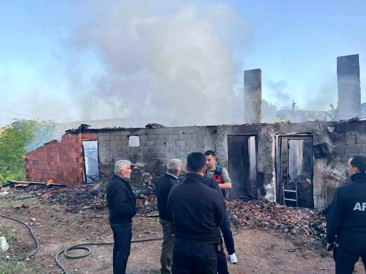 Çankırı'da Ev Yangınında İki Kişi Hayatını Kaybetti