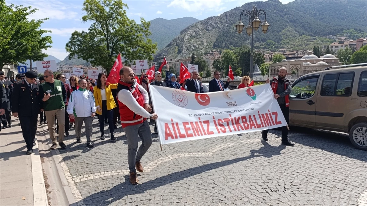Amasya'da Aile Haftası kapsamında yürüyüş gerçekleştirildi