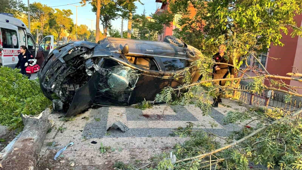 Aksaray'da ehliyetsiz sürücü kaza yaptı, 2 kişi ağır yaralandı
