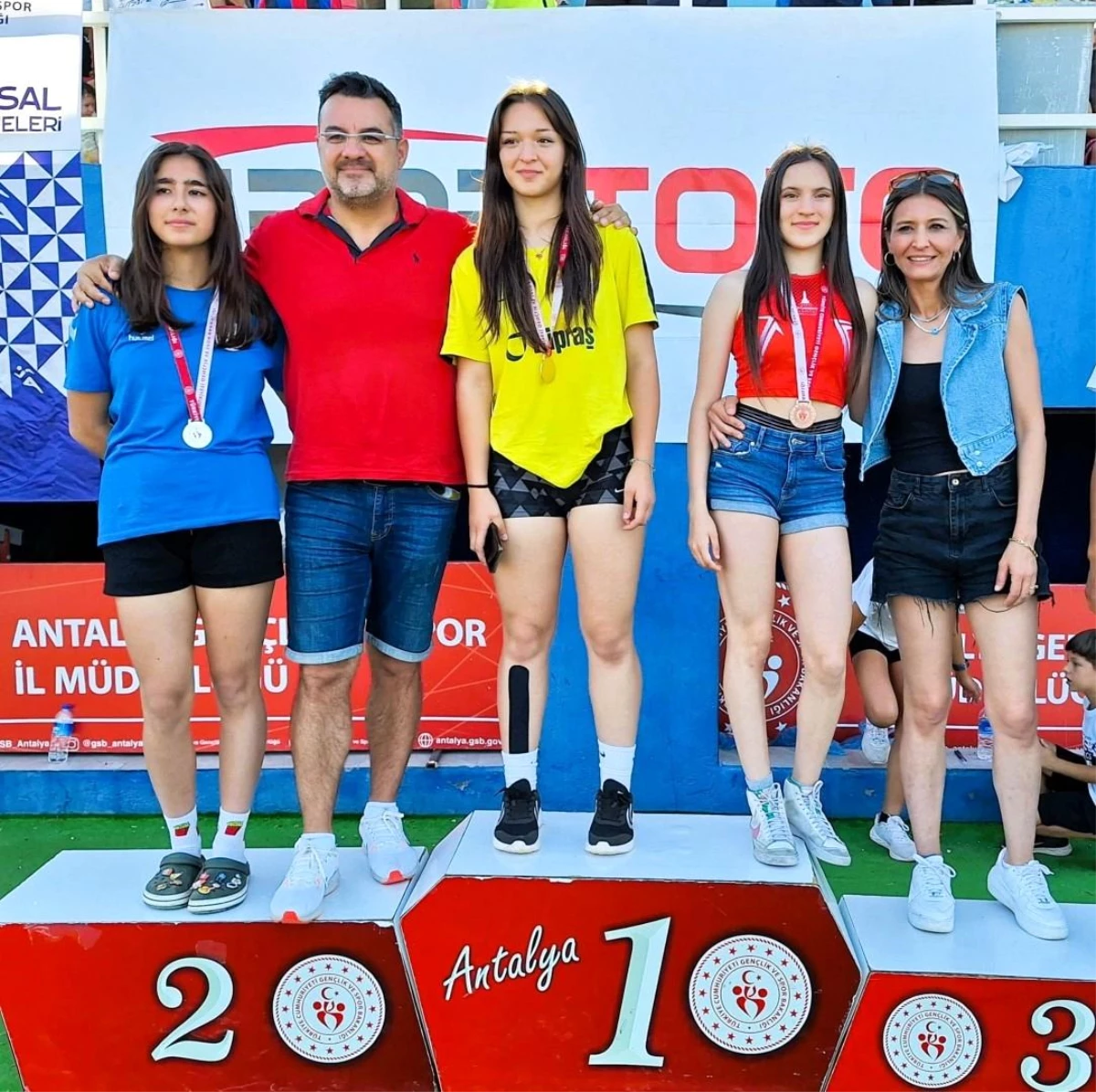 Aydınlı Genç Sporcular Atletizm Bölgesel Şampiyonası’nda Başarılar Elde Etti