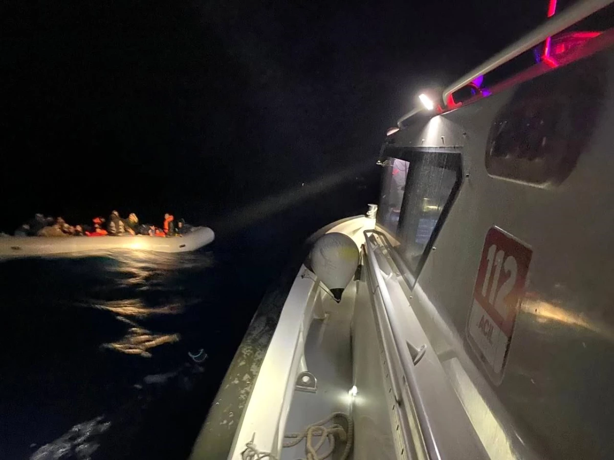 Yunan Sahil Güvenlik ekipleri tarafından geri itilen kaçak göçmenler kurtarıldı