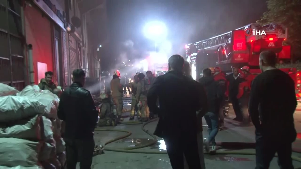 Başakşehir'de mobilya atölyesinde çıkan yangın paniğe neden oldu