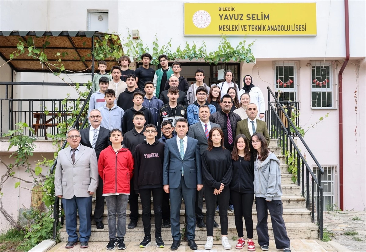 Bilecik Valisi Şefik Aygöl, Yavuz Selim Mesleki ve Teknik Anadolu Lisesine ziyarette bulundu