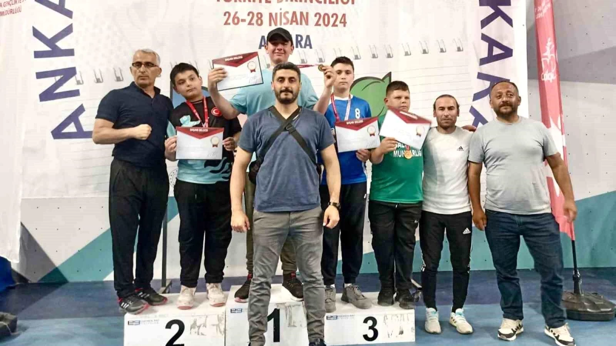 Elazığlı sporcu Muhammed Emir Söylemez Türkiye Bilek Güreşi Şampiyonası’nda birinci oldu