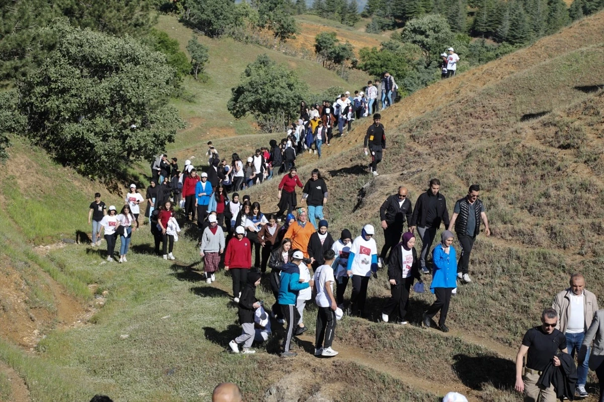 Bingöl’de Gençlik Haftası etkinlikleri kapsamında doğa yürüyüşü düzenlendi