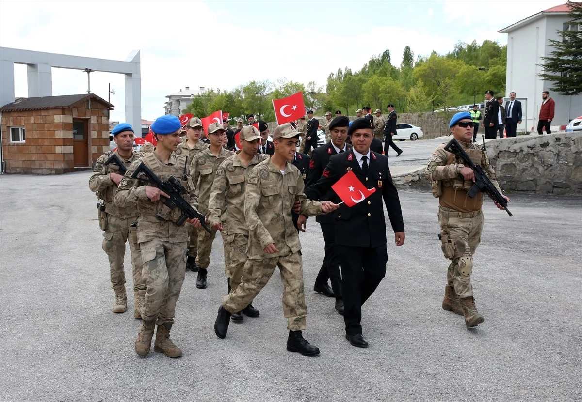 Bitlis'te Engelliler Haftası etkinlikleri kapsamında 20 engelli asker oldu