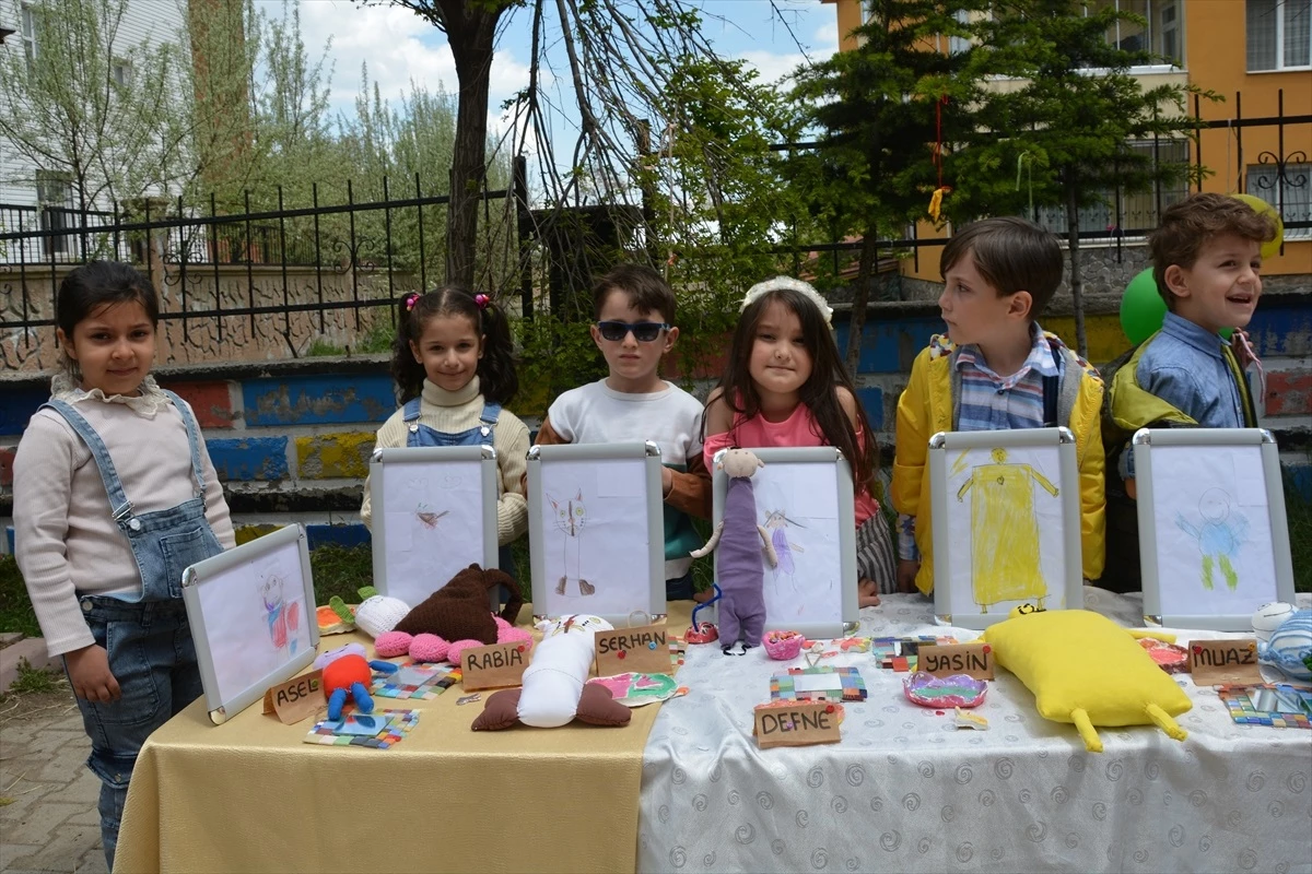 Bitlis’teki Sahil Anaokulu Öğrencileri Ürünlerini Sergiledi