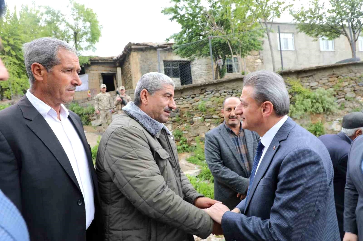 Bitlis Valisi Erol Karaömeroğlu ve eşi Filiz Karaömeroğlu, şehit aileleri ile gazileri ziyaret etti