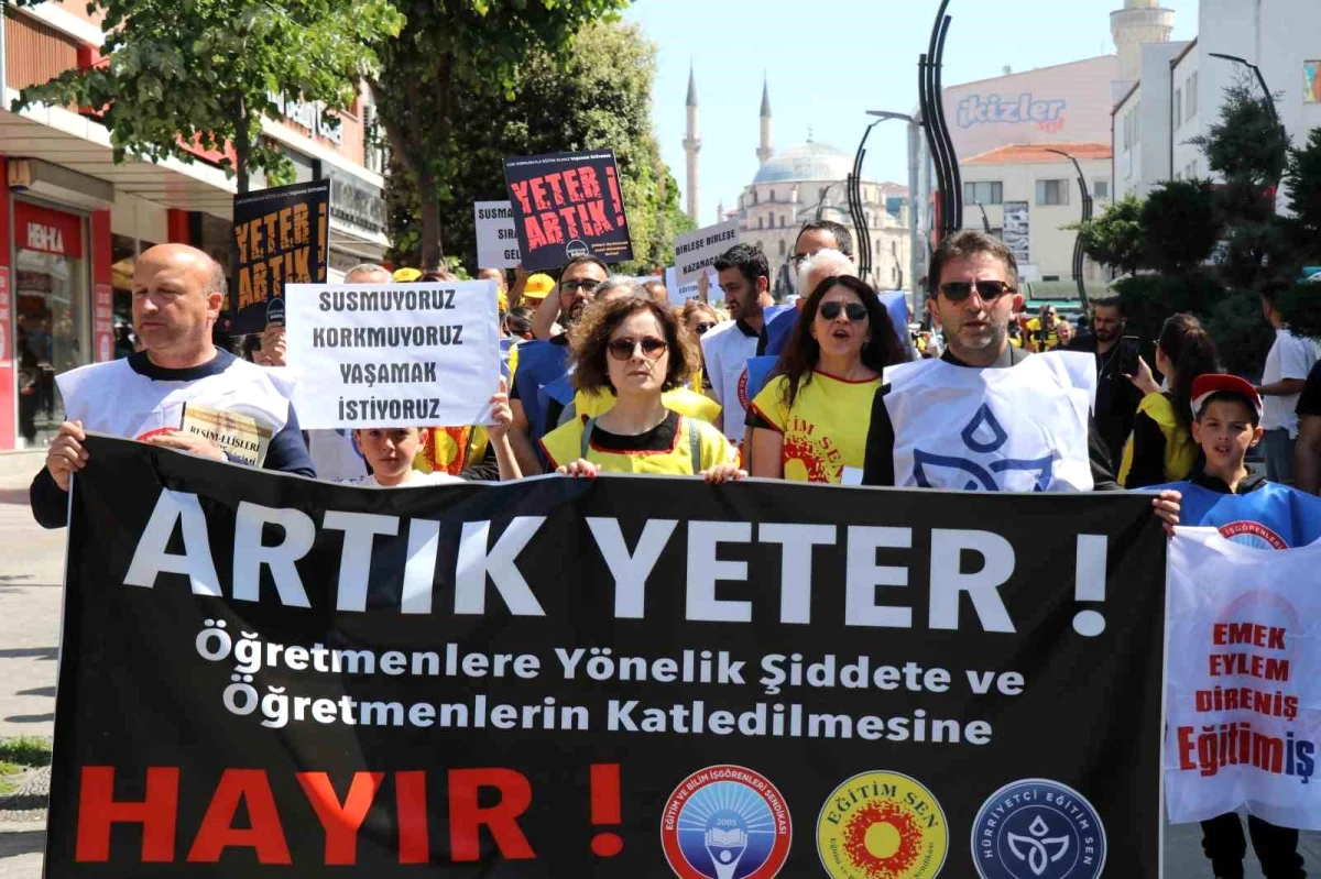 İstanbul'da öldürülen öğretmen için Bolu'da eylem