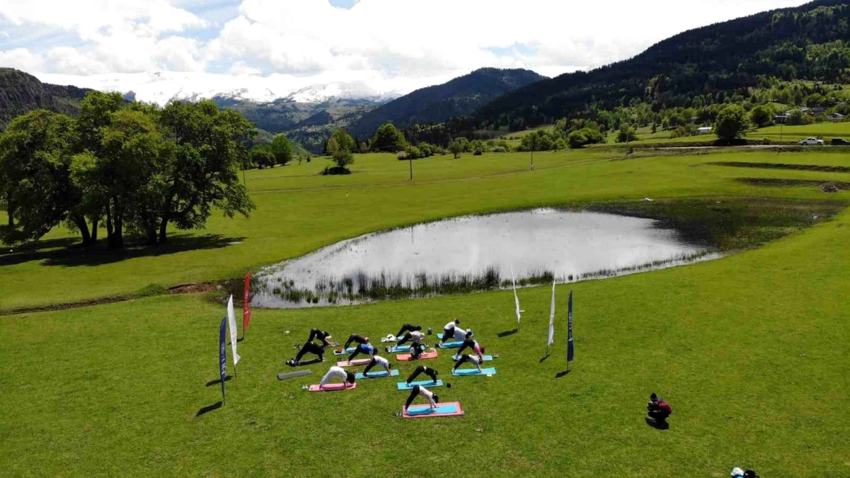 Artvin’deki Usot Gölü’nde Yoga Etkinliği