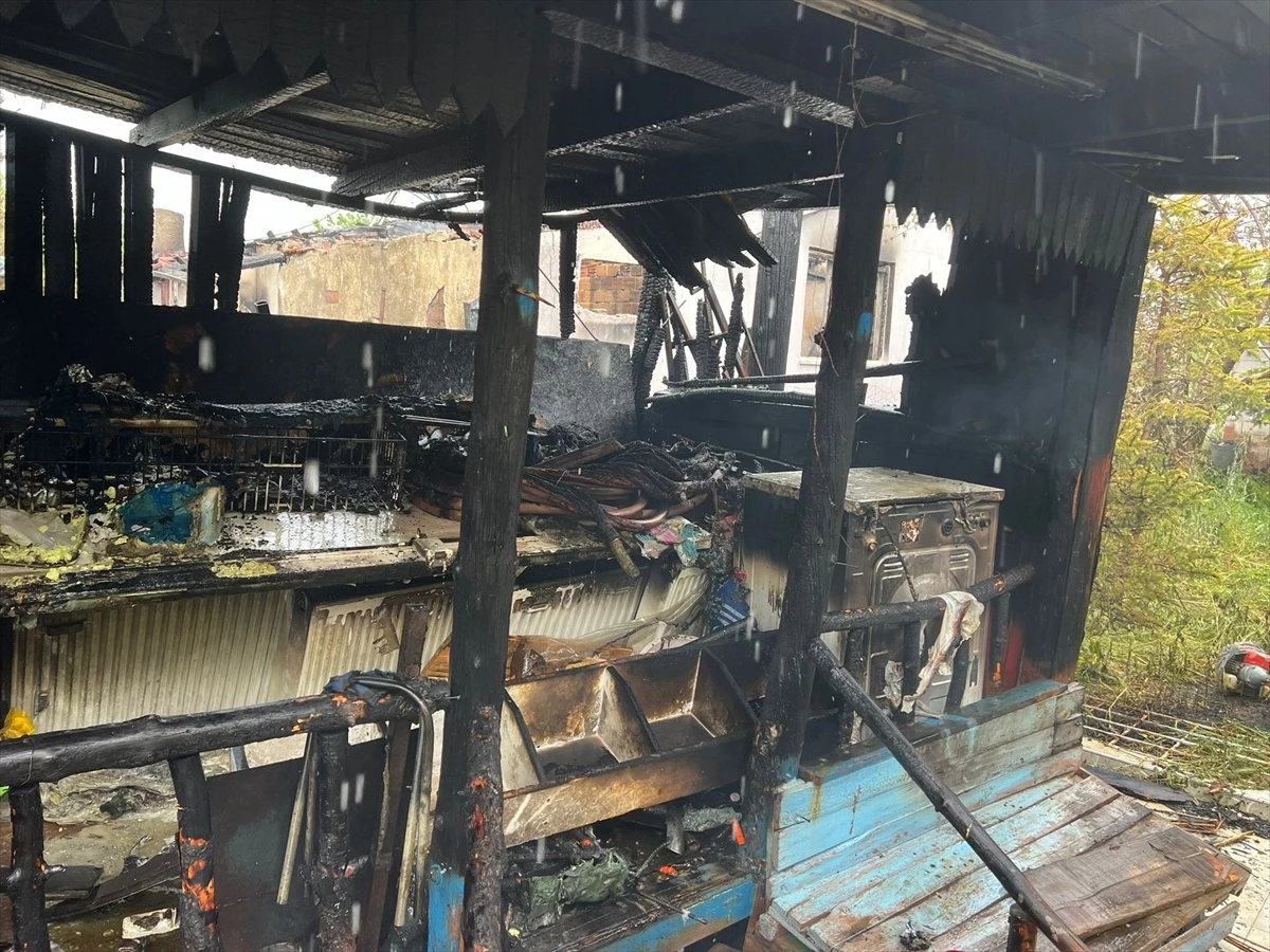 Burdur'da Müstakil Evde Çıkan Yangın Söndürüldü