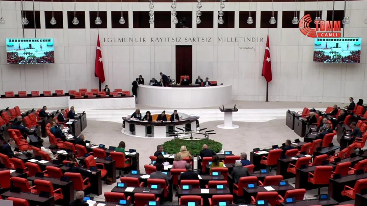 CHP Milletvekili İzzet Akbulut, Burdur Gölü’ndeki Kuruma Sorununa Dikkat Çekti