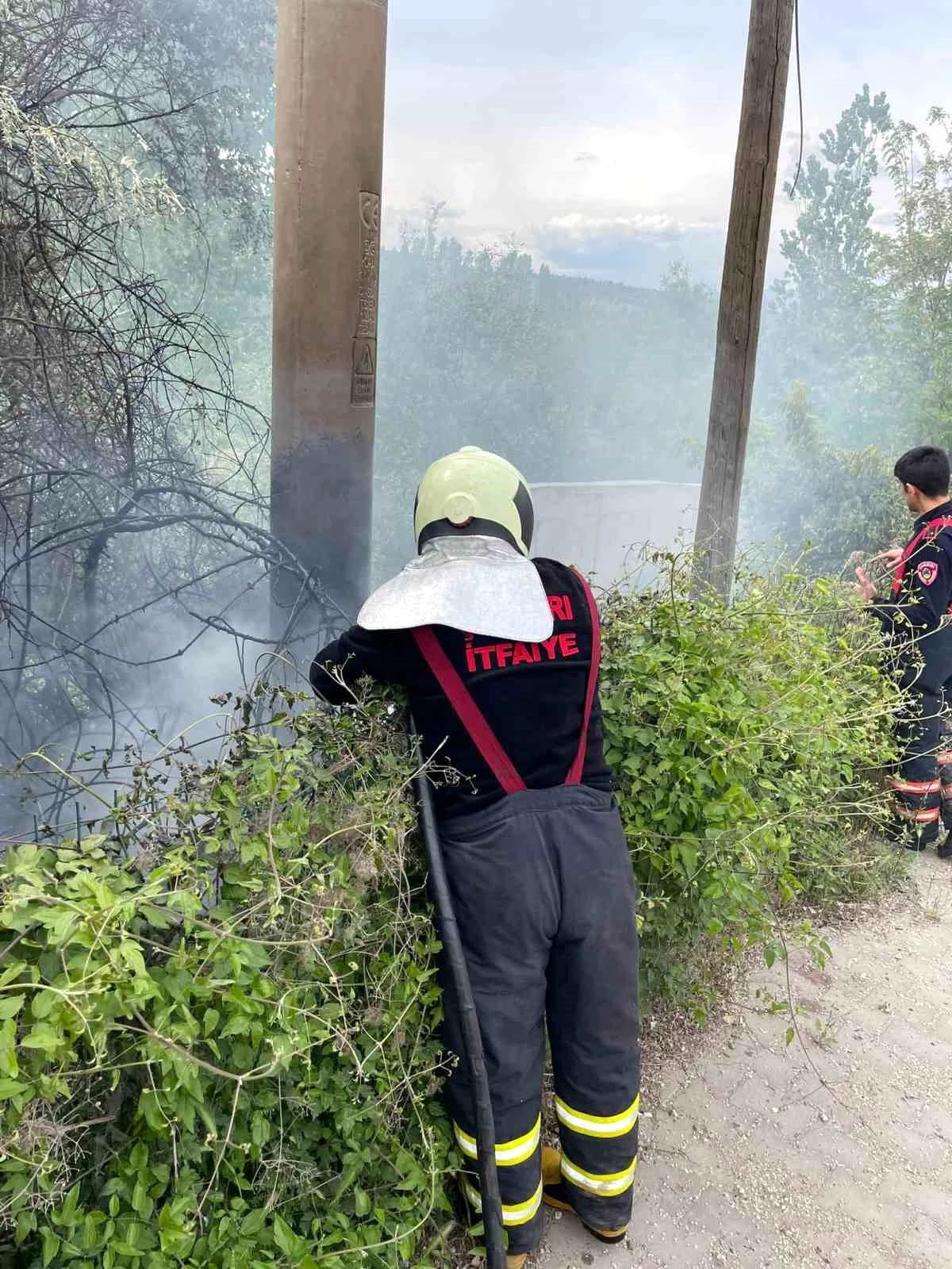Çankırı'da çıkan arazi yangını itfaiye ekiplerinin müdahalesiyle söndürüldü