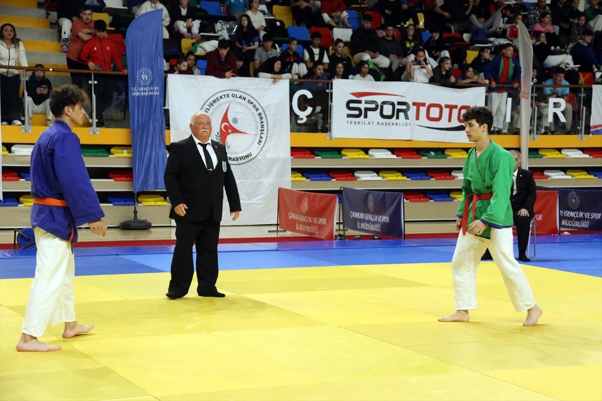 Çankırı’da Büyükler Kuraş Türkiye Şampiyonası Başladı