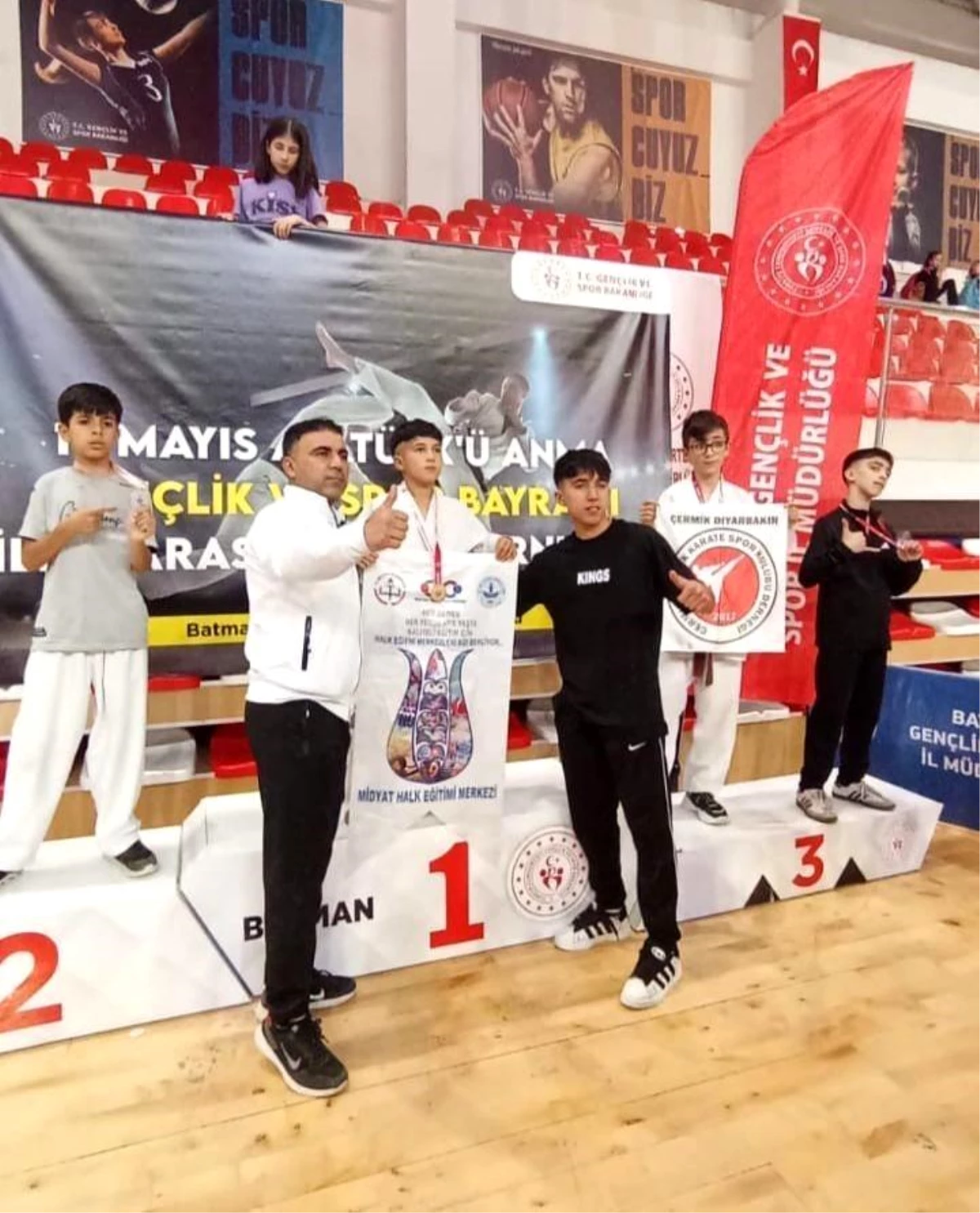 Diyarbakır Çermikli Sporcular Batman’da Karate Turnuvasında 9 Madalya Kazandı