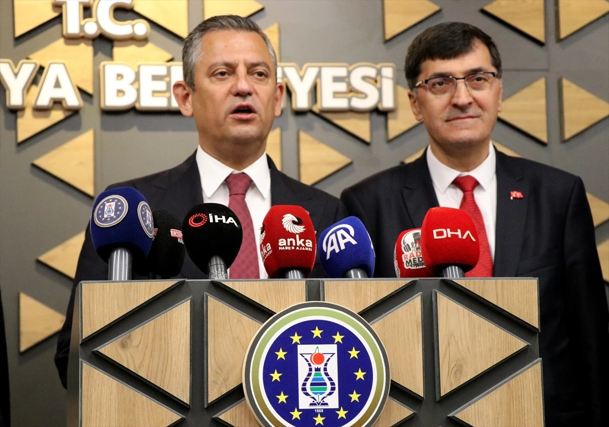 CHP Genel Başkanı Özgür Özel, Kütahya Belediye Başkanı Eyüp Kahveci’yi ziyaret etti