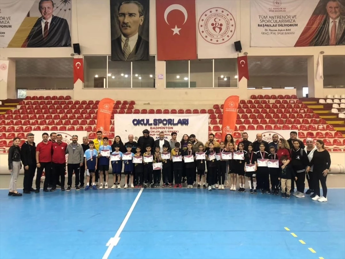 Cide Şehit Onur Ensar Ayanoğlu Anadolu İmam Hatip Ortaokulu Badminton Türkiye Finallerine katılmaya hak kazandı