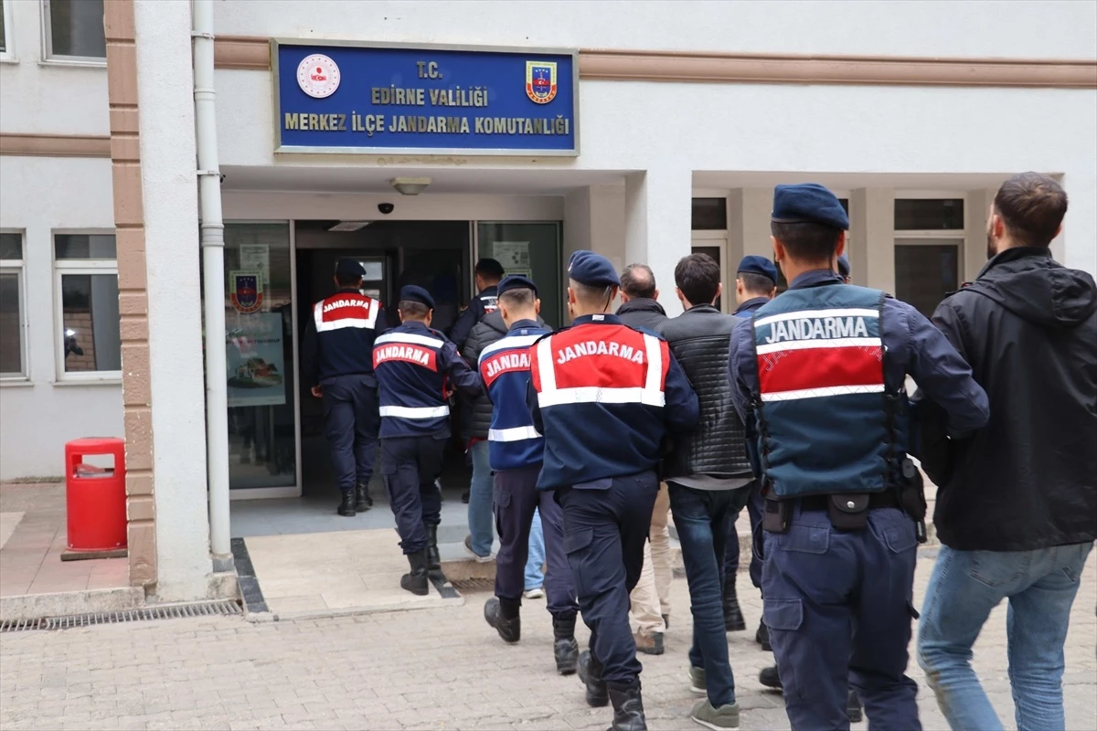 Edirne'de aranan 117 şüpheli jandarma tarafından yakalandı