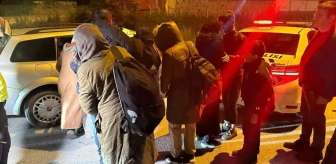 Edirne'de 'dur' ihtarına uymayan otomobilin içinden 17 kişi çıktı