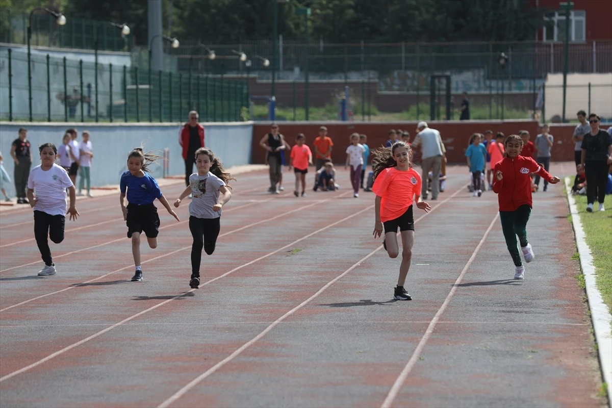 Edirne’de İlkokul Öğrencileri Arasında Atletizm Etkinliği Düzenlendi