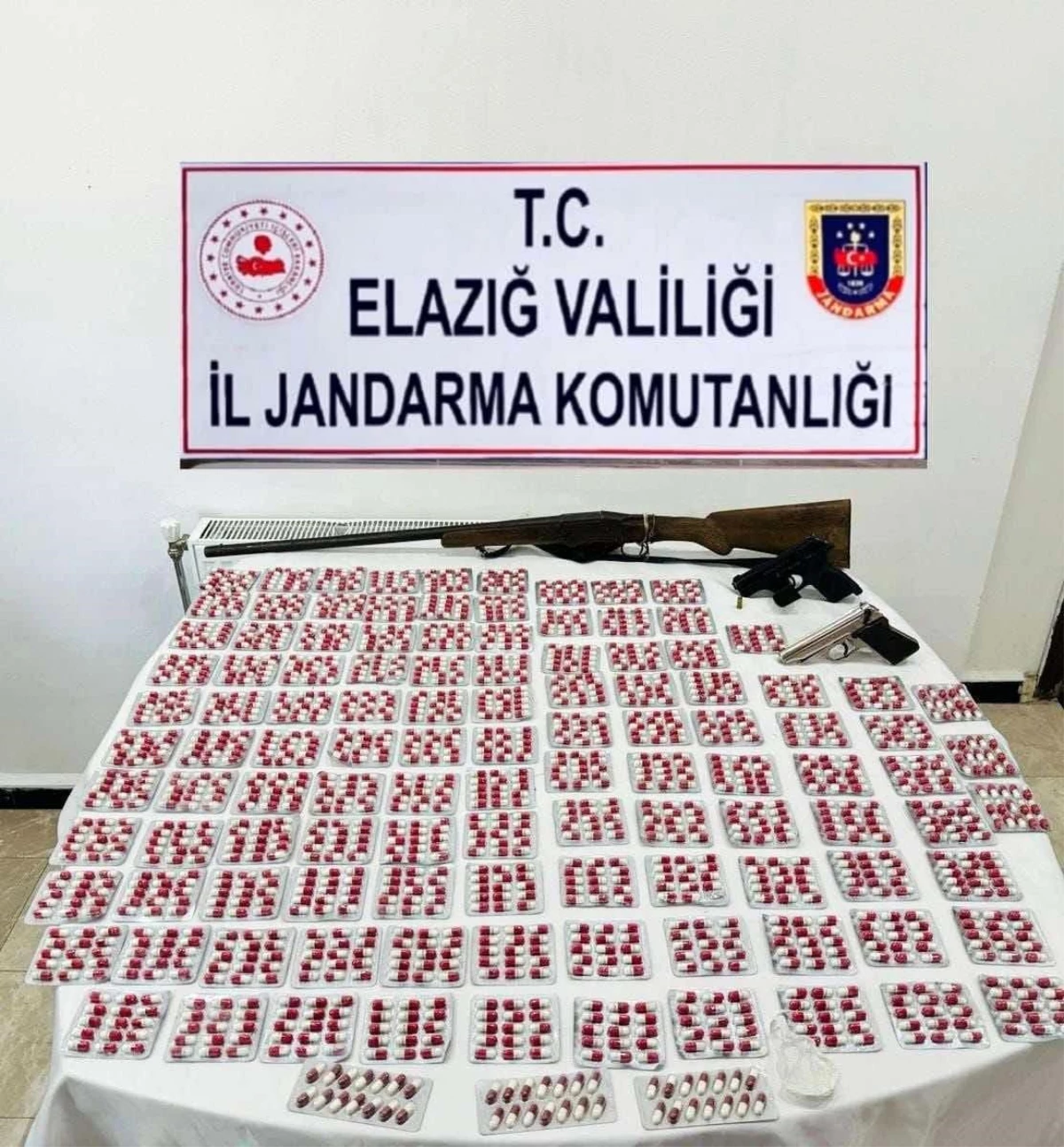 Elazığ'da Sentetik Ecza Hap Operasyonu: 2 Bin 751 Adet Hap Ele Geçirildi