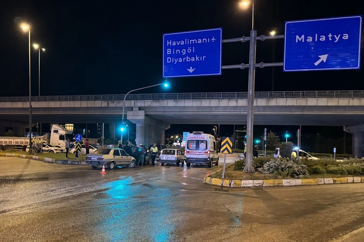 Elazığ’da zincirleme trafik kazası: 3 kişi yaralandı