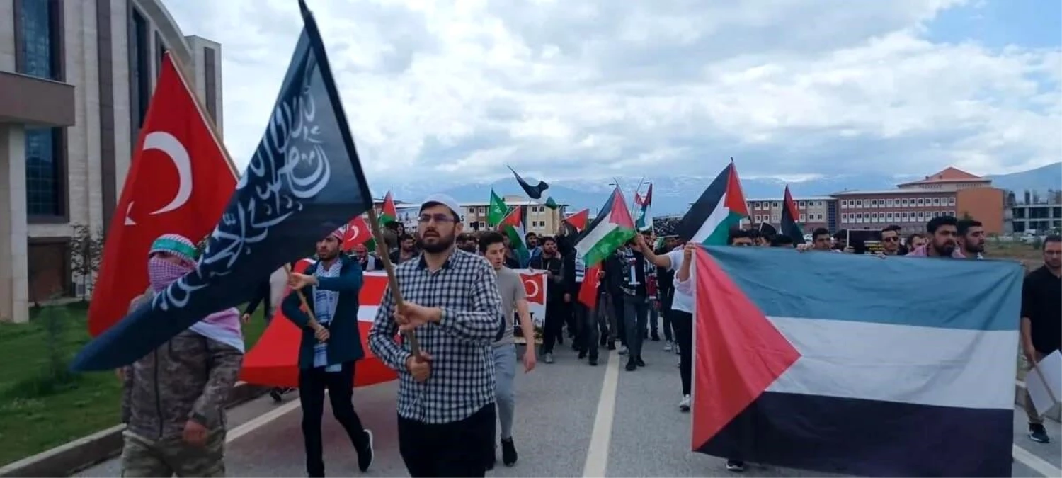 EBYÜ Öğrencileri Gazze İçin Yürüyüş ve Dua Programı Düzenledi
