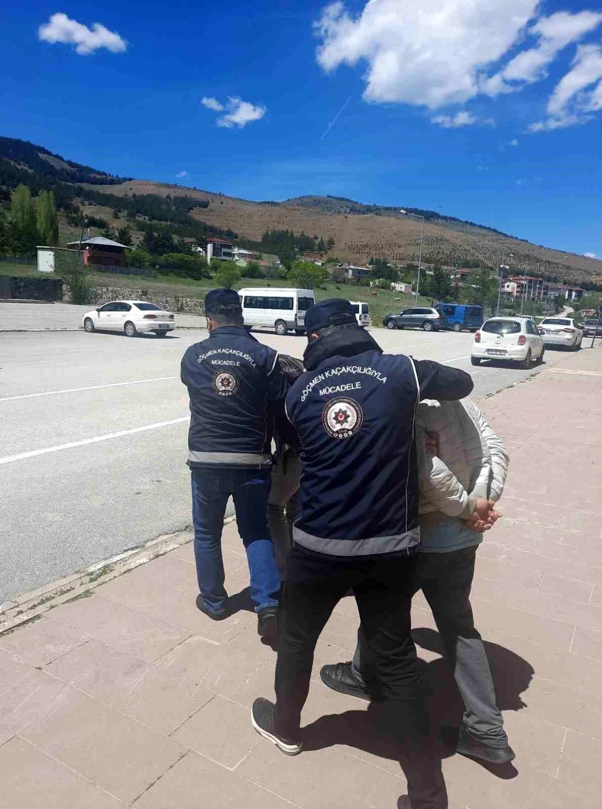 Erzincan'da 7 kaçak göçmen yakalandı, 2 kişi tutuklandı