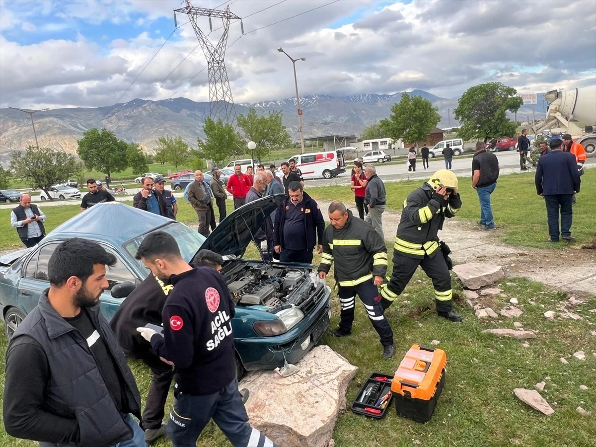 Erzincan’da trafik kazasında ağır yaralanan sürücü hayatını kaybetti
