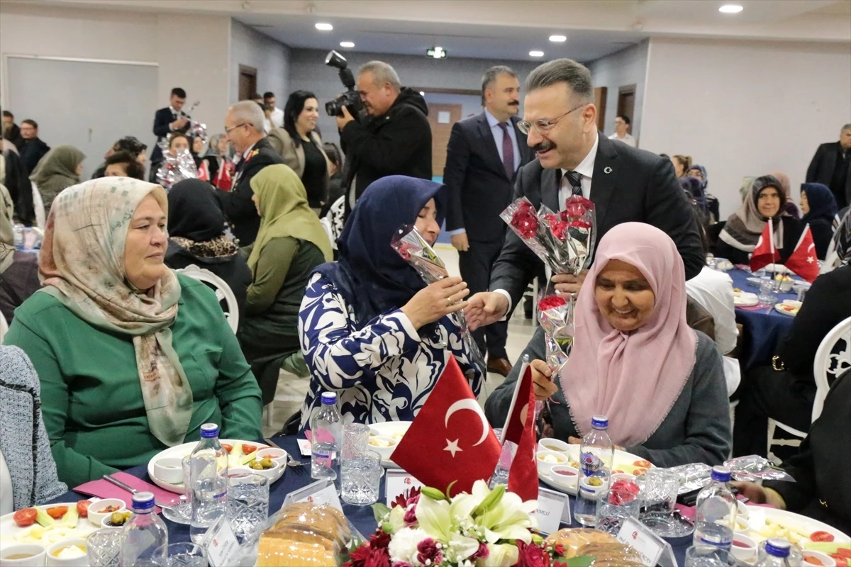 Eskişehir Valisi Hüseyin Aksoy, Anneler Günü’nde şehit anneleriyle buluştu