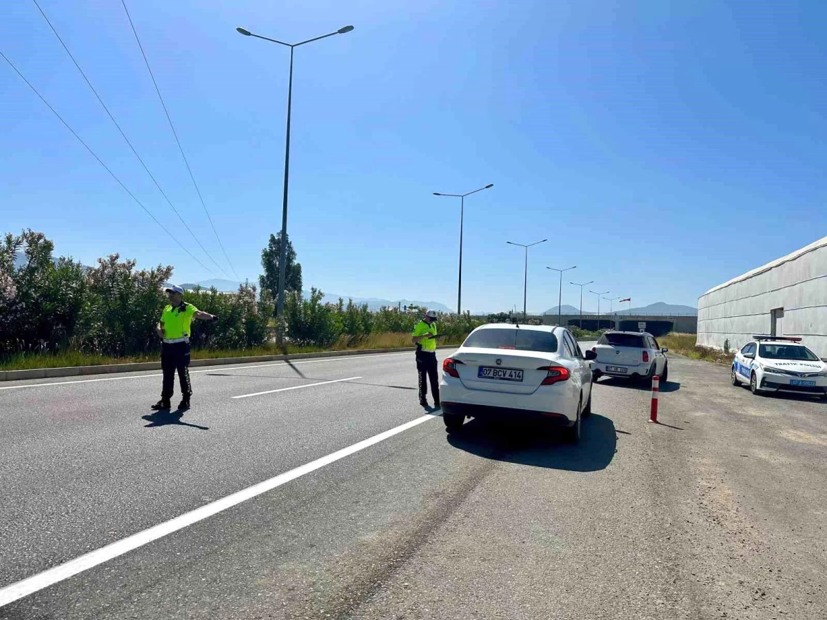 Antalya'da abart egzoz ve hız denetimleri: 4 araç trafikten men edildi