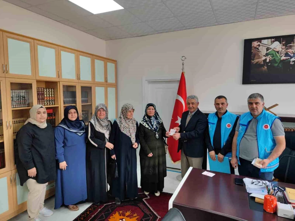 Görme engelli kardeşler Türkiye Diyanet Vakfına kurban bağışında bulundu