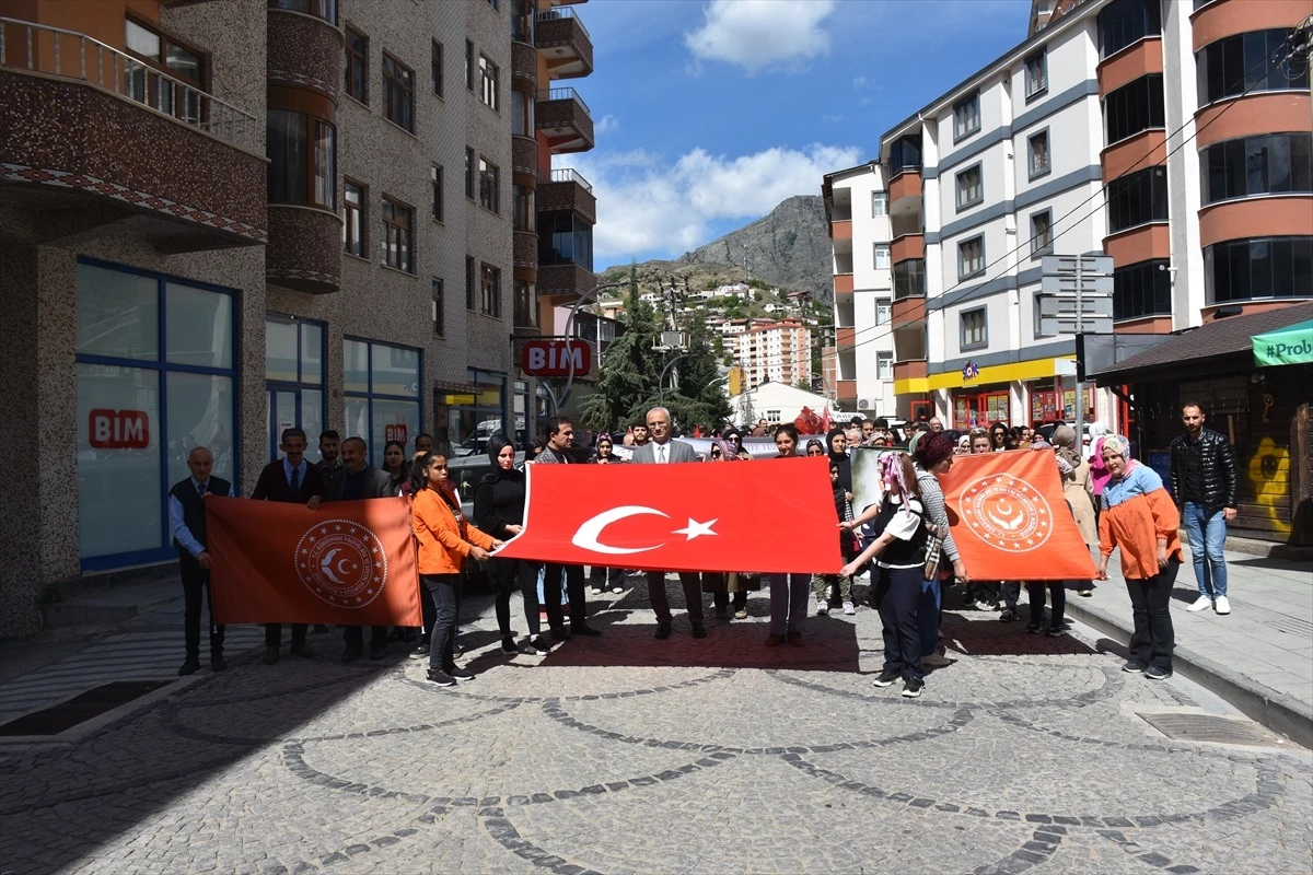 Gümüşhane'de Aile Haftası etkinlikleri kapsamında yürüyüş yapıldı