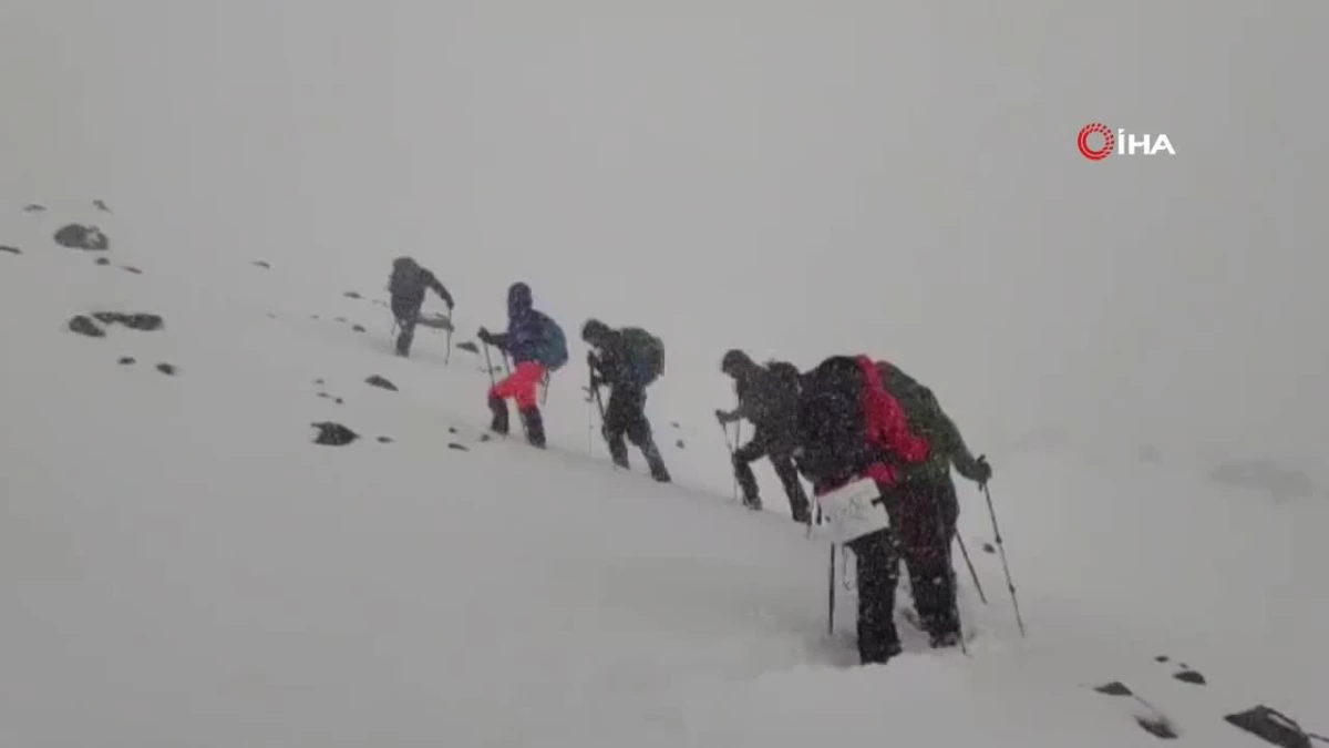 Hava muhalefeti Rus dağcıların zirve yapmasına izin vermedi