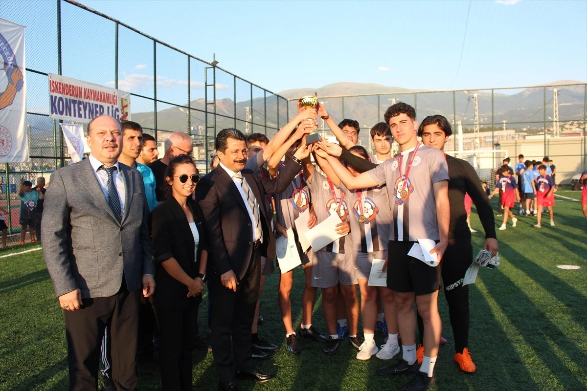 İskenderun’da depremzede çocuklar için futbol turnuvası düzenlendi